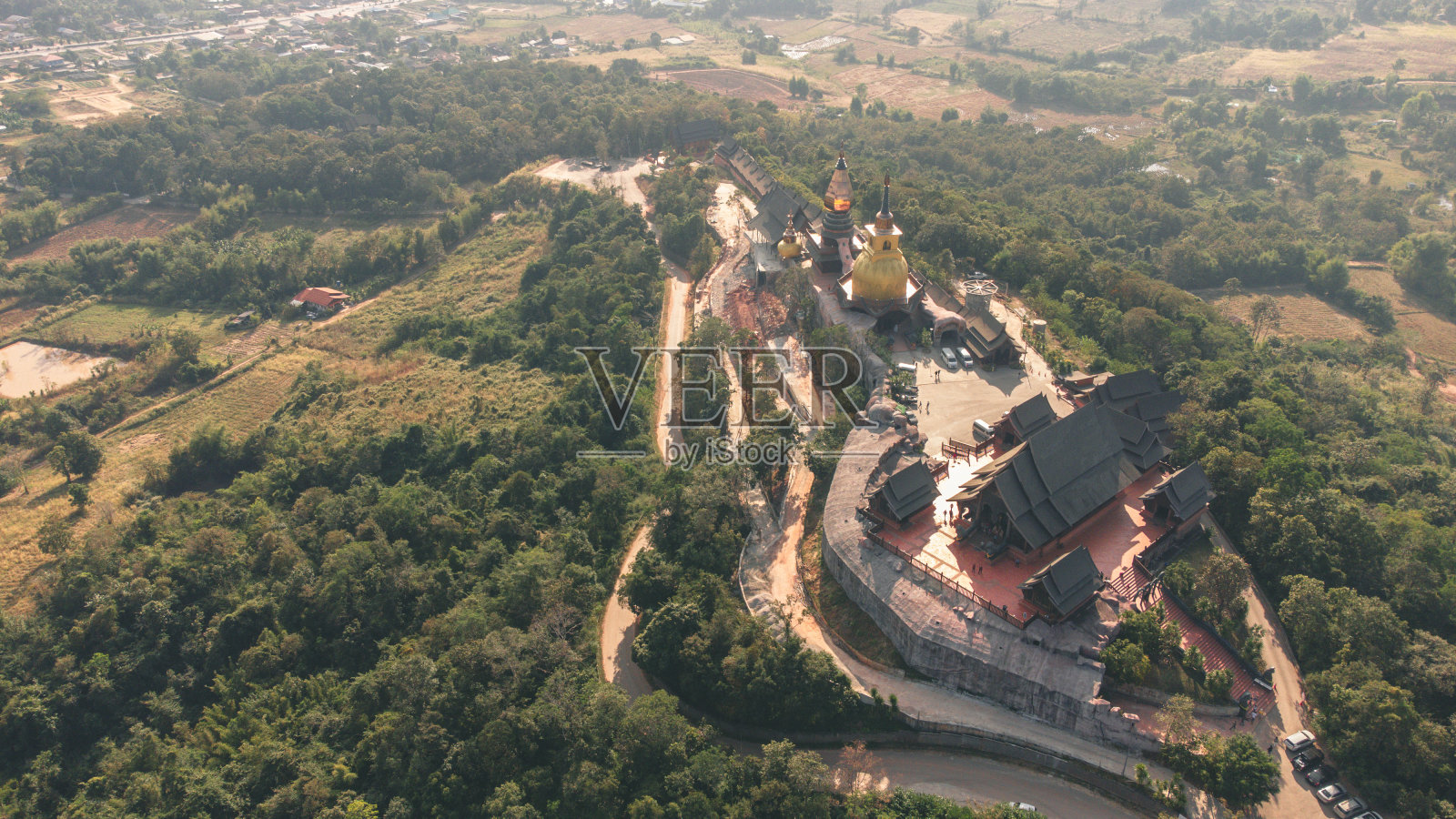 卧佛寺在空中俯瞰。照片摄影图片