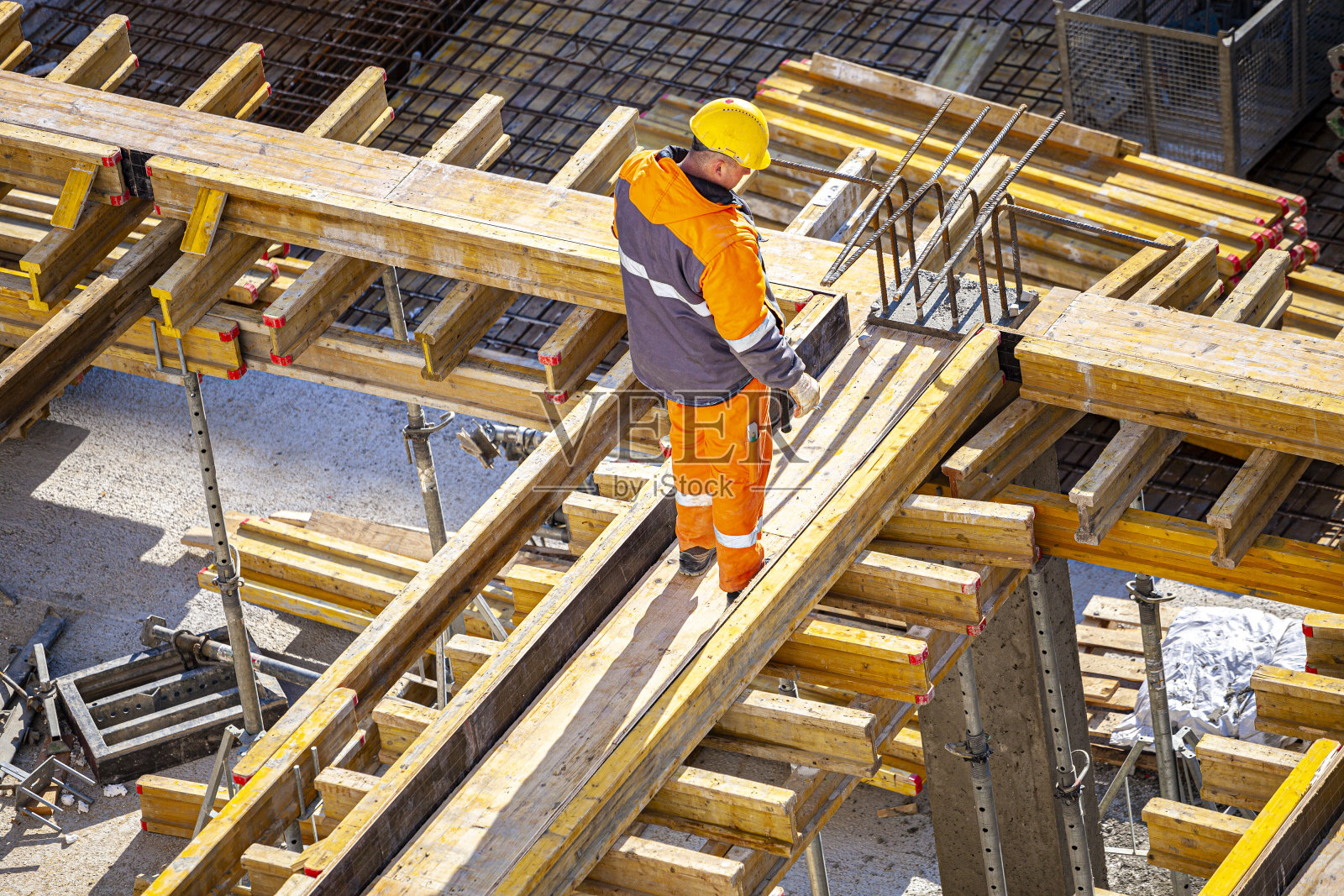 建筑工地的建筑工人照片摄影图片