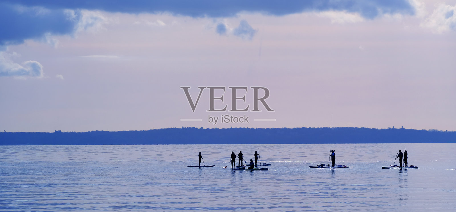 Paddleboarder的黎明照片摄影图片