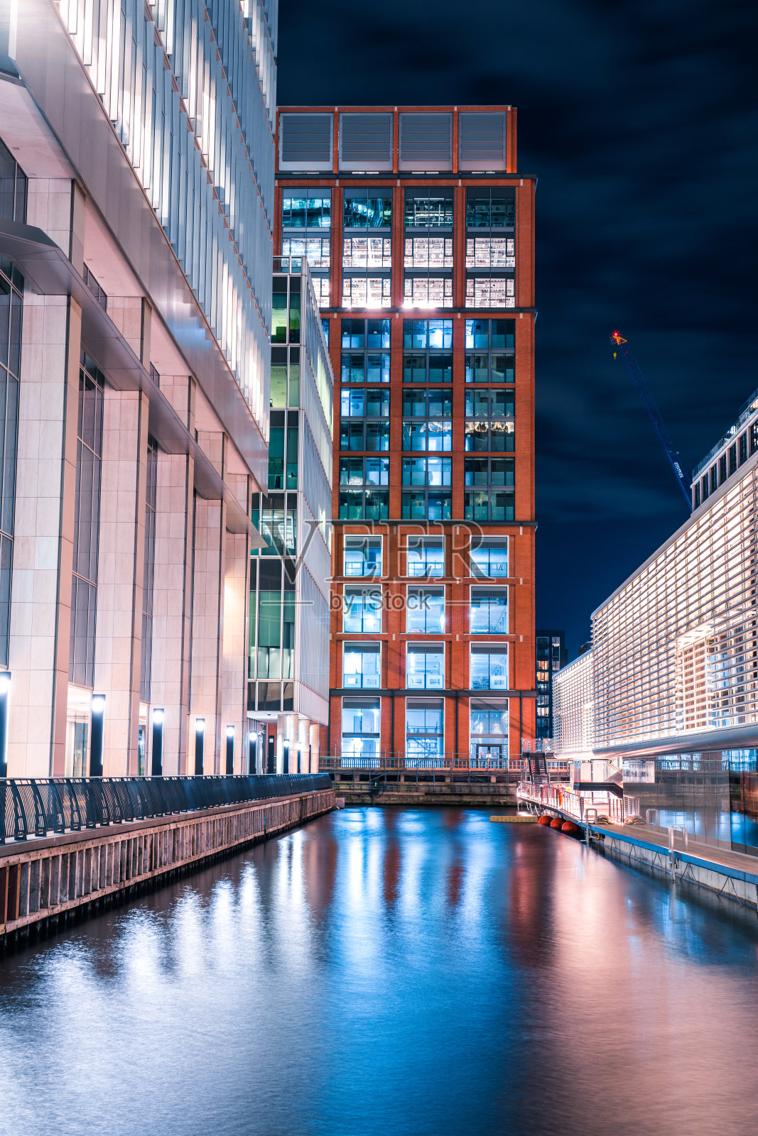 英国伦敦金丝雀码头的夜晚照片摄影图片
