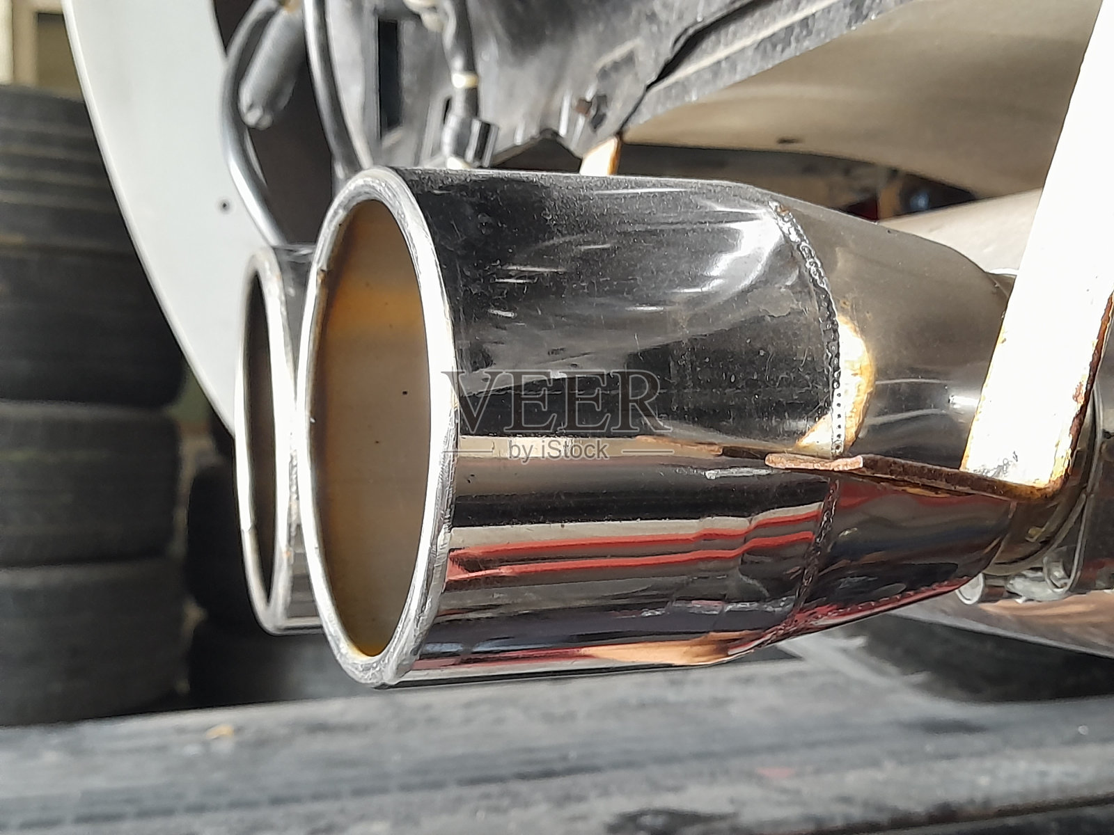 两个赛车排气管照片摄影图片