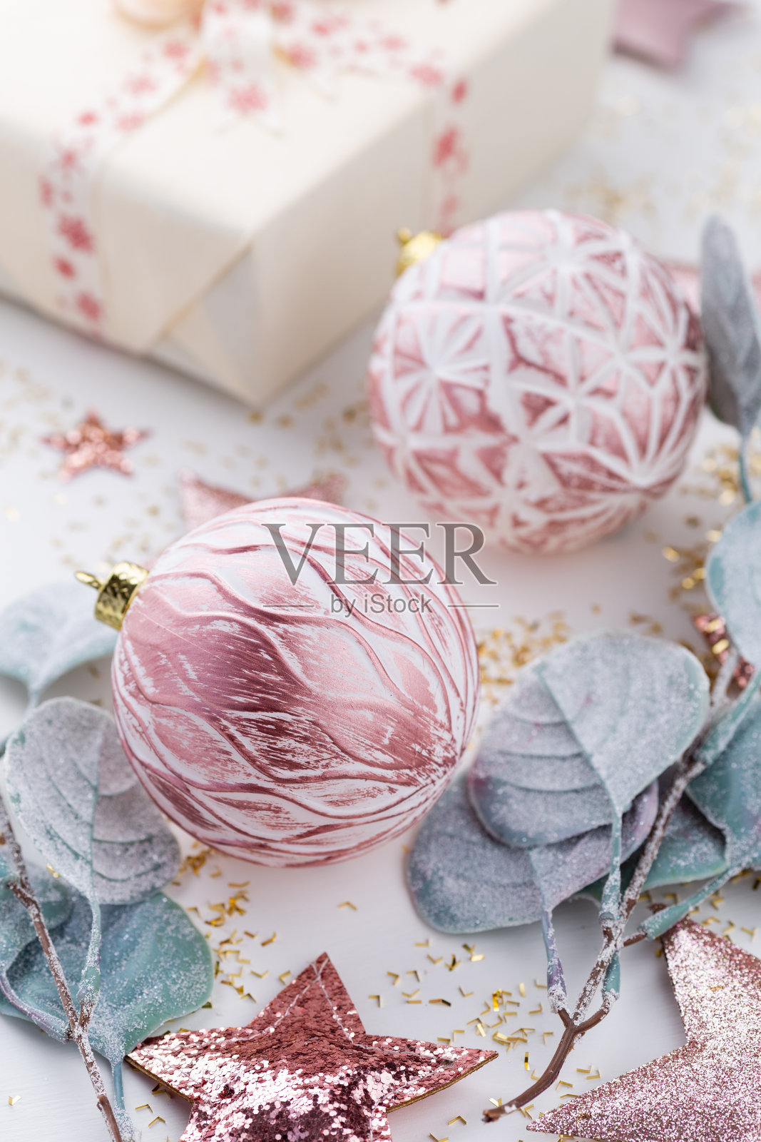 新年庆祝与圣诞背景，圣诞装饰俯视图。照片摄影图片