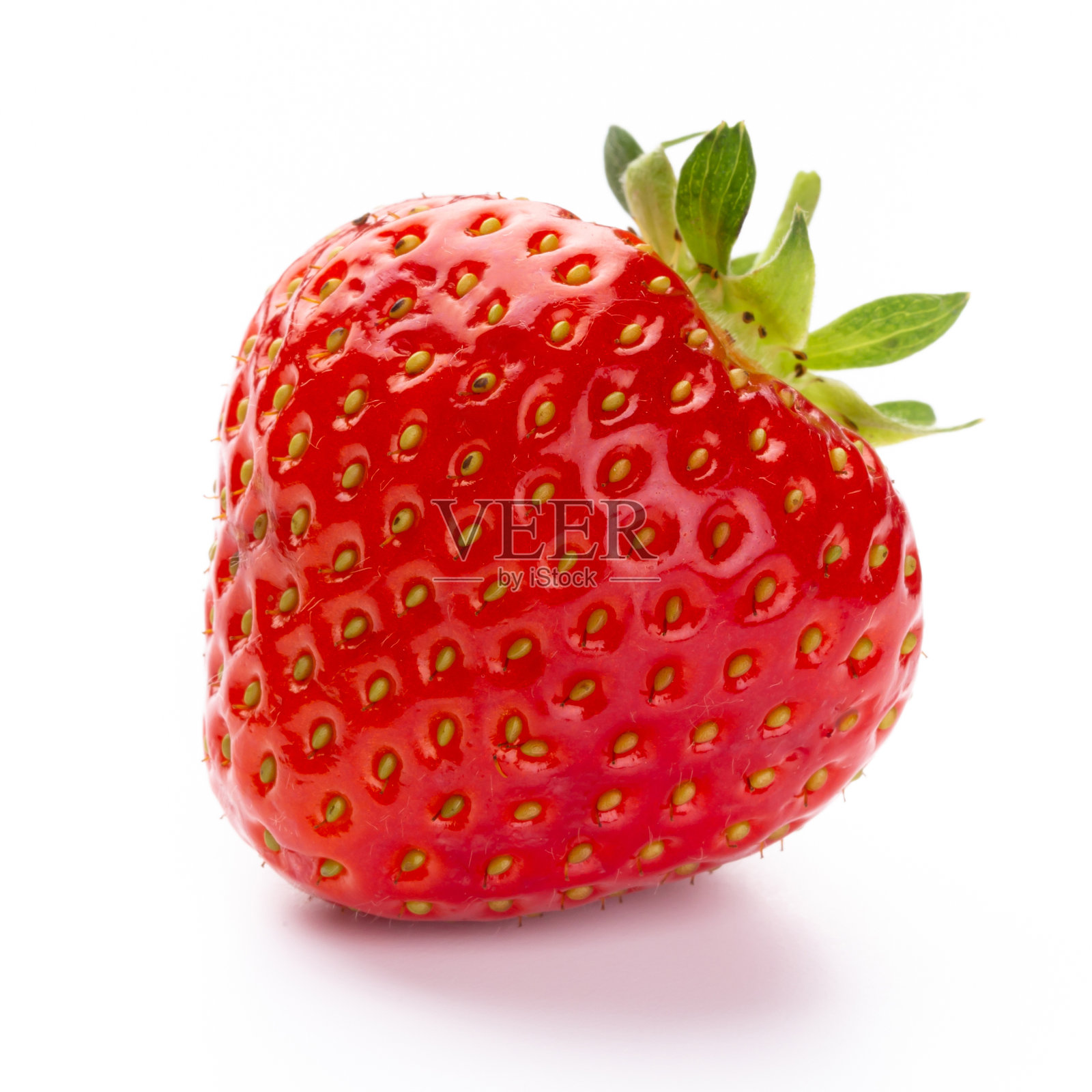 白色背景上的新鲜草莓特写。隔离——形象照片摄影图片
