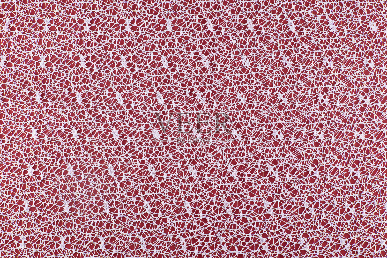 红色台布，白色抽象图案照片摄影图片