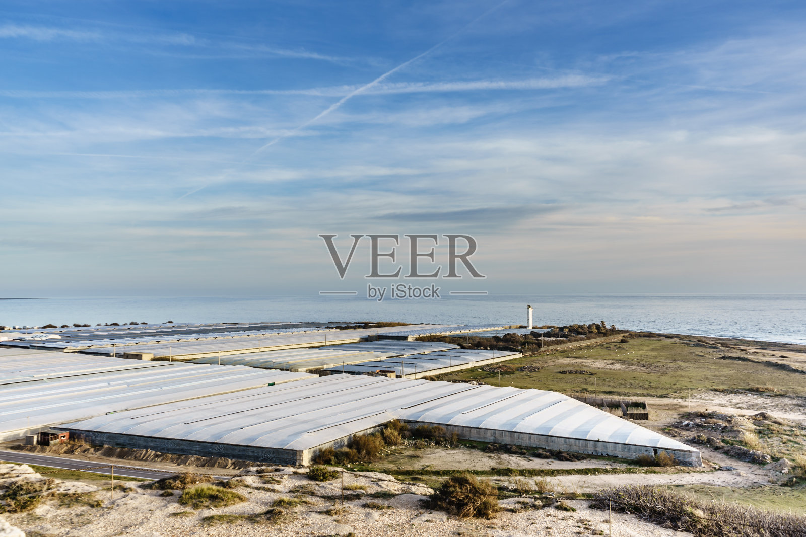 在西班牙的阿尔梅里亚有许多塑料温室。照片摄影图片