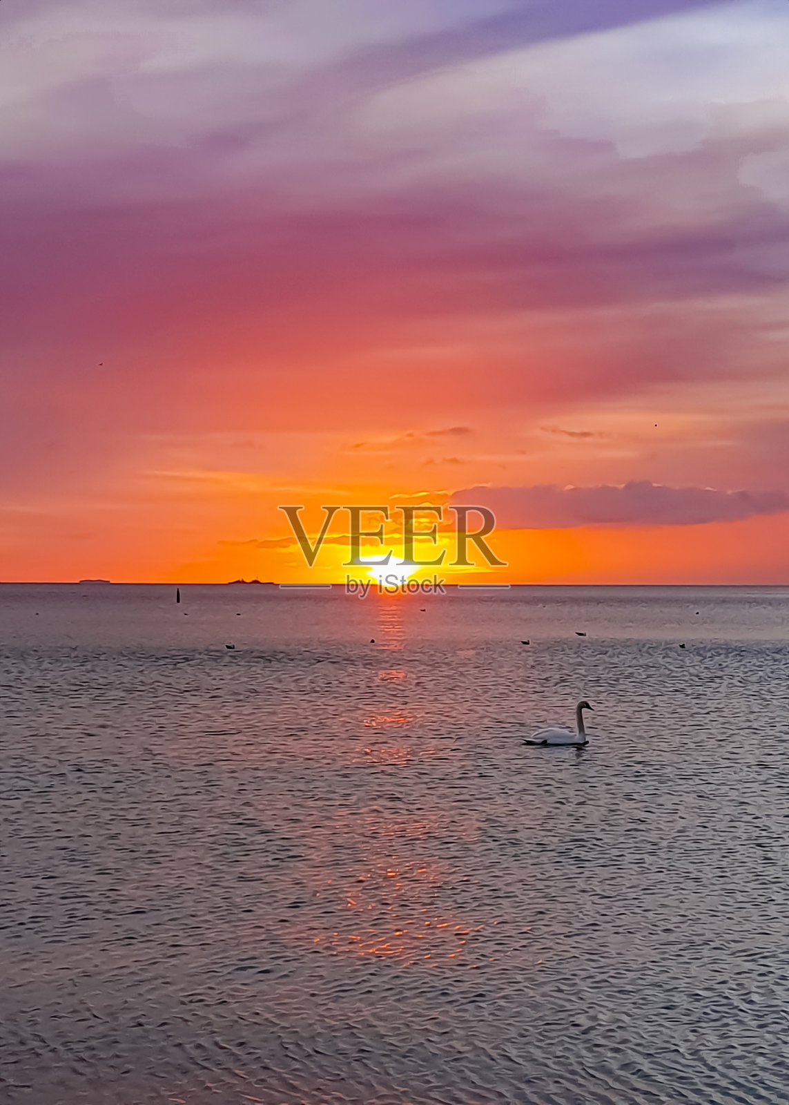 波兰海边令人难以置信的绚丽日落照片摄影图片