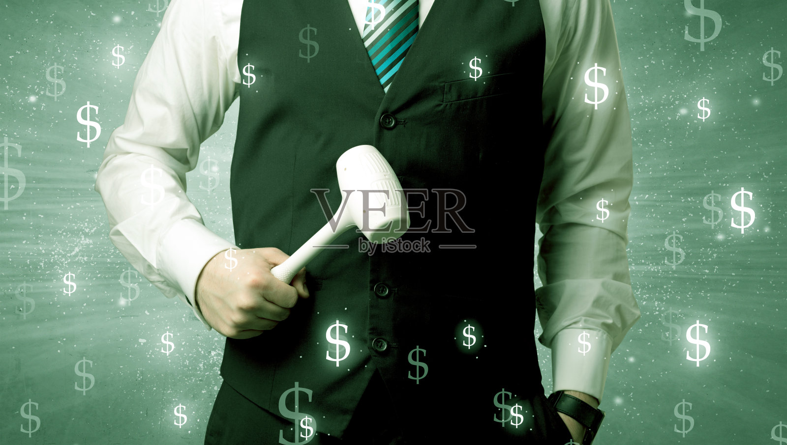 一个手里拿着工具的商人。照片摄影图片