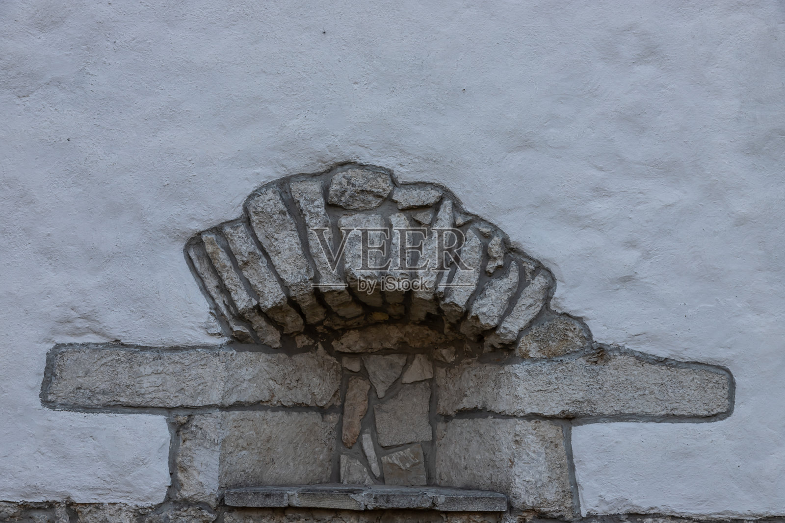 古老的石头教堂在乌克兰的Zbarazh在晴朗的秋日天气照片摄影图片