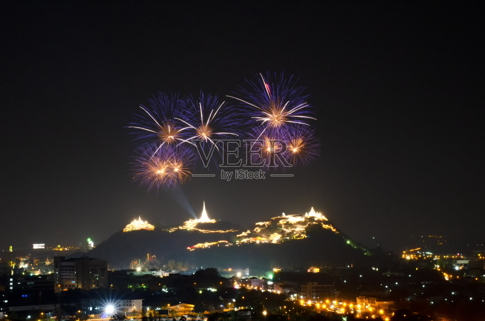 一年一度的烟花节，Phra Nakhon kiri，泰国碧查布里省。照片摄影图片