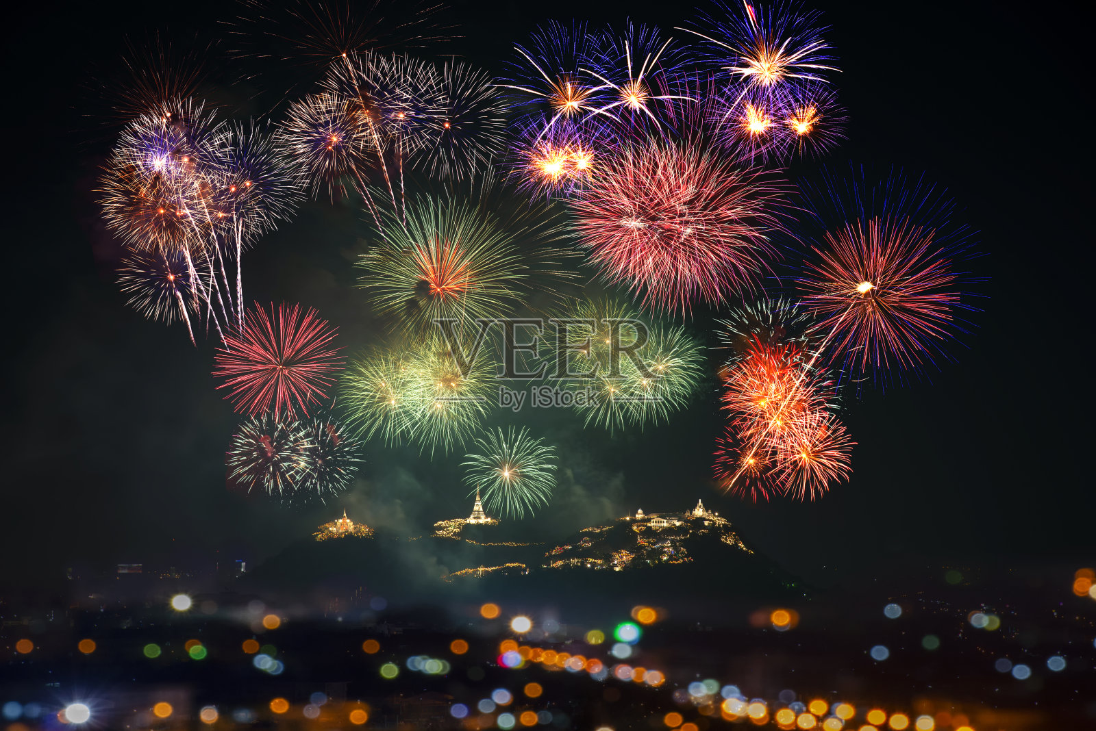 一年一度的烟花节，Phra Nakhon kiri，泰国碧查布里省。照片摄影图片