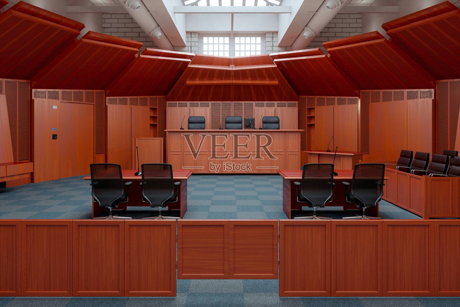 空的法庭，空的椅子，木桌和陪审团席照片摄影图片