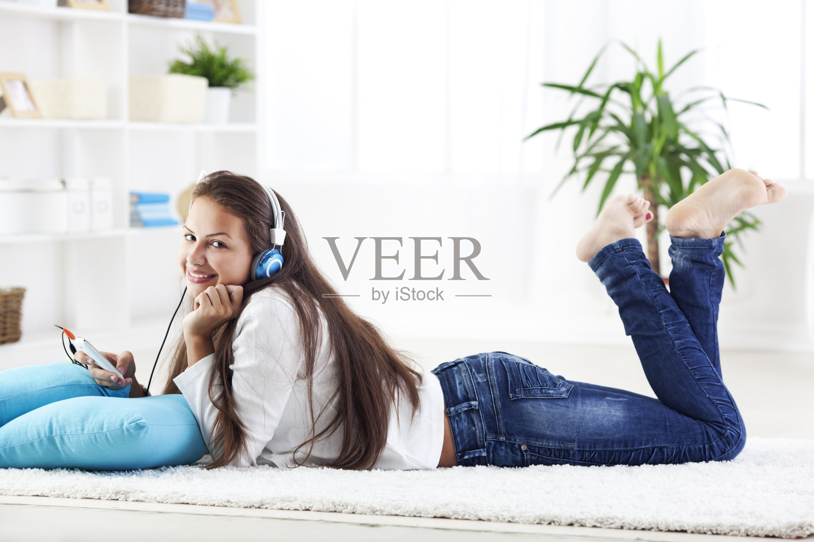 少年听音乐照片摄影图片