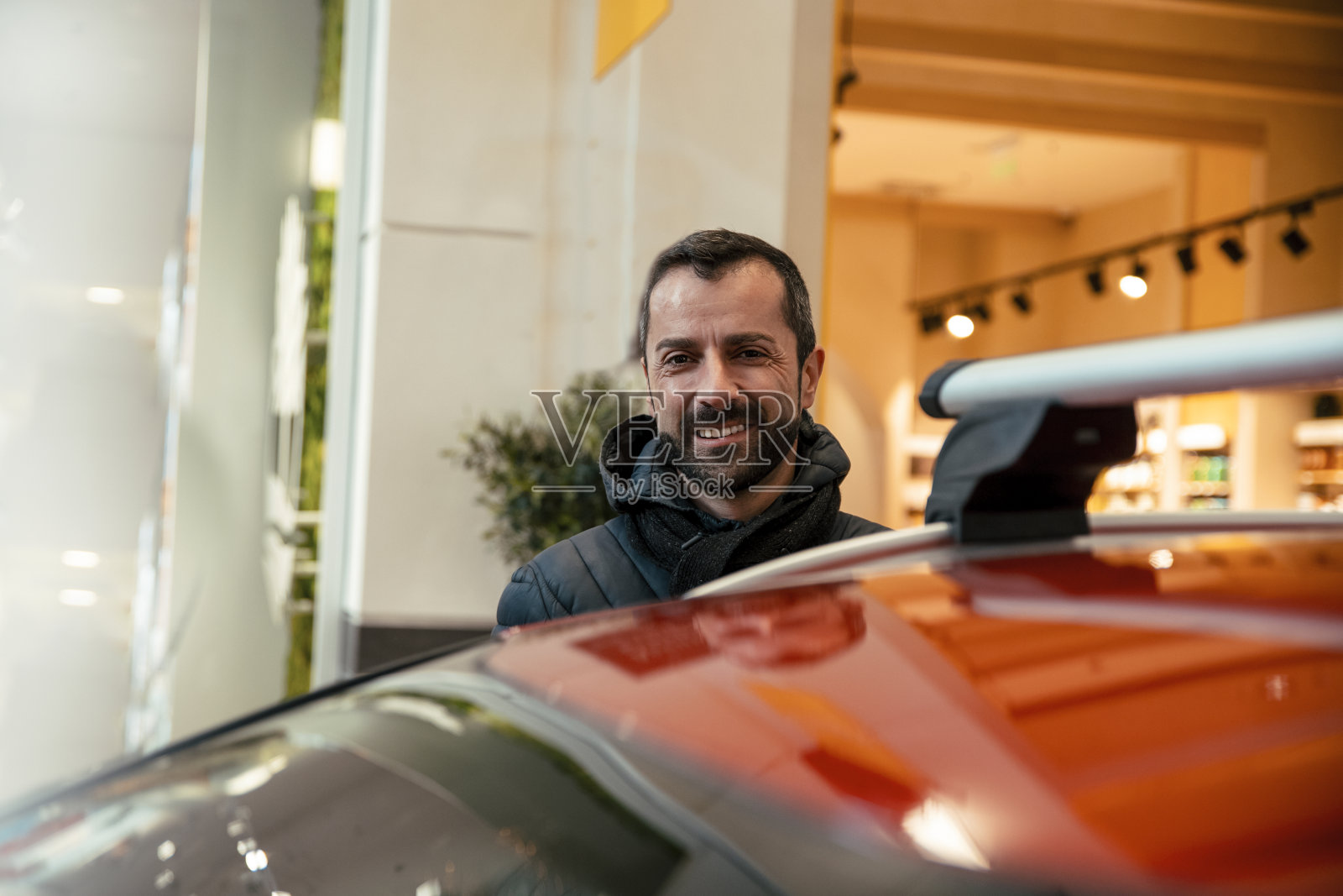 该买新车了!照片摄影图片