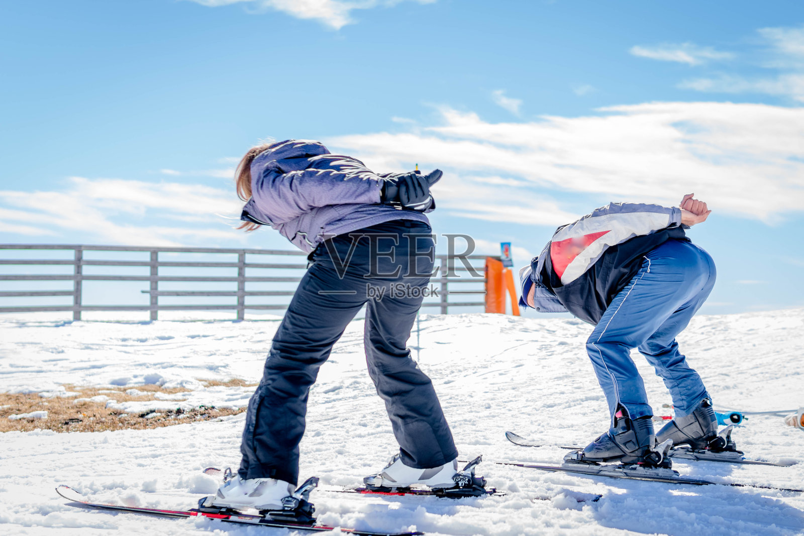 让我们学习如何滑雪!照片摄影图片