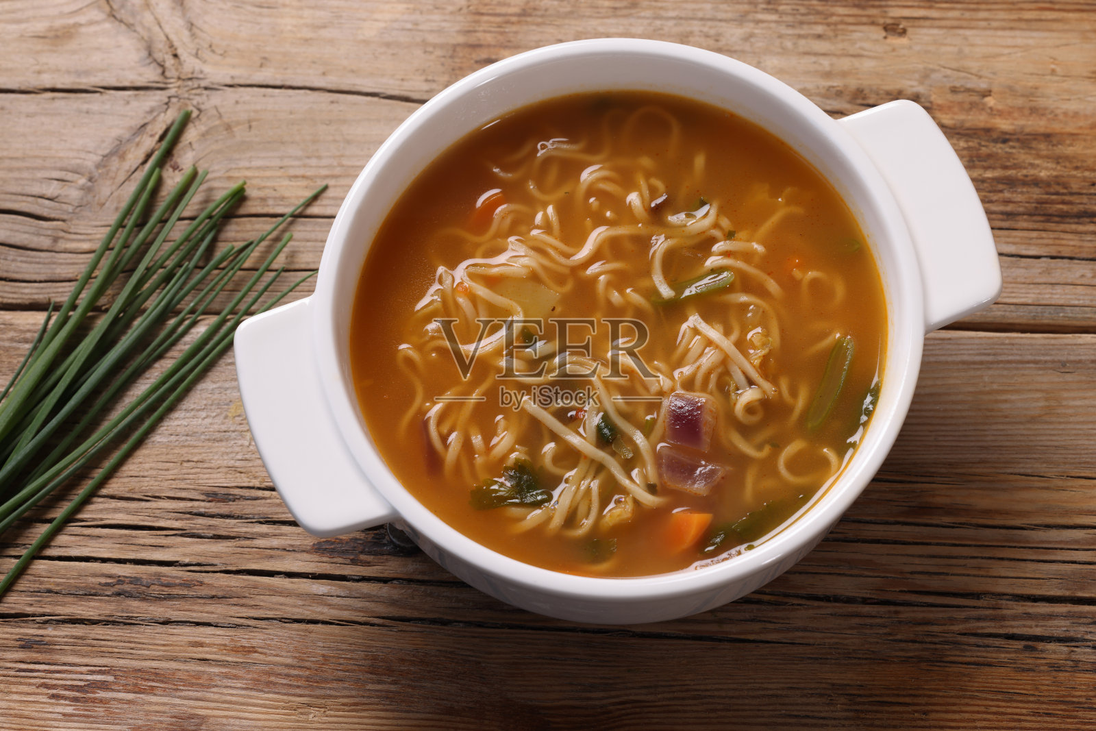 牛肉面条汤照片摄影图片