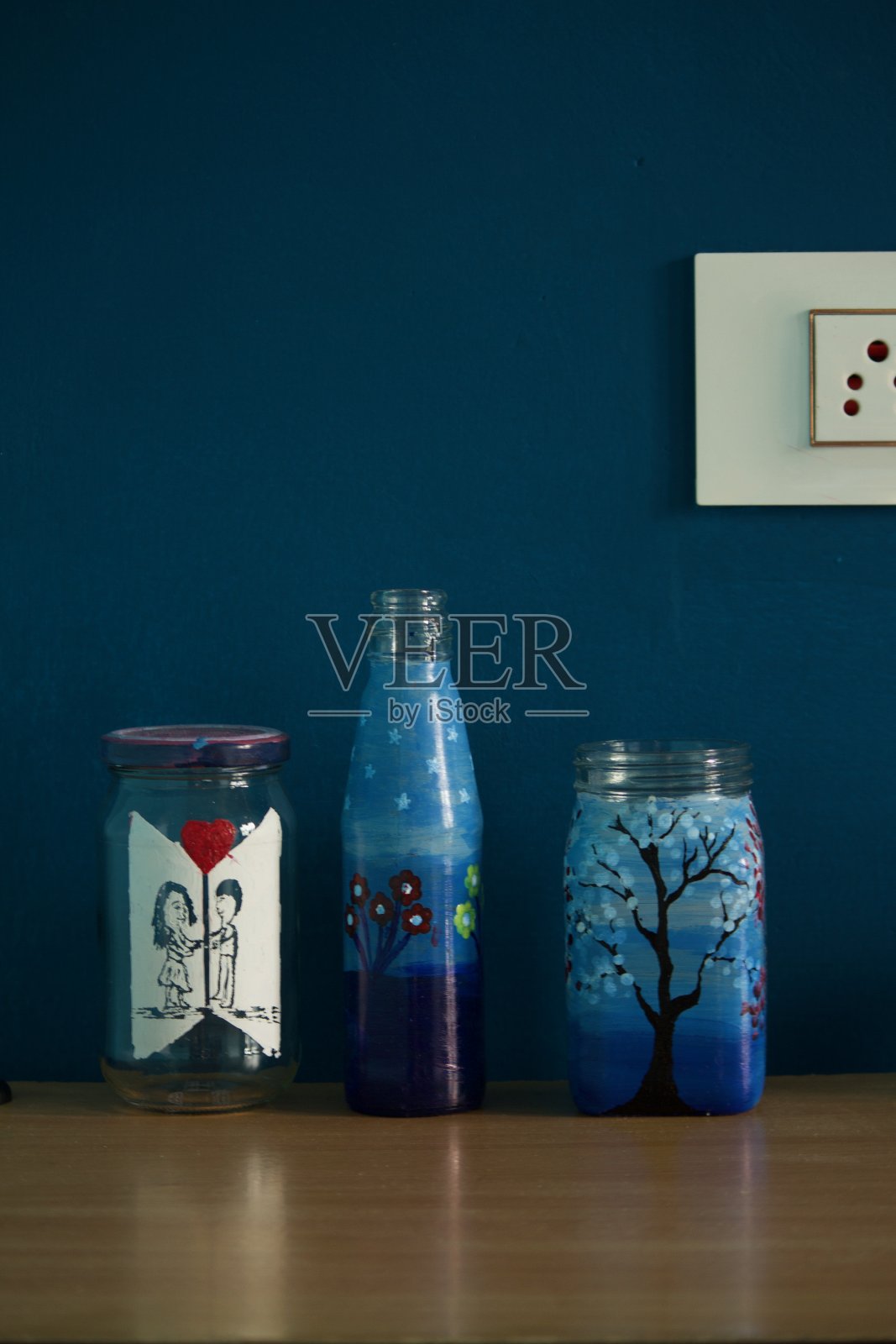 彩绘玻璃瓶照片摄影图片