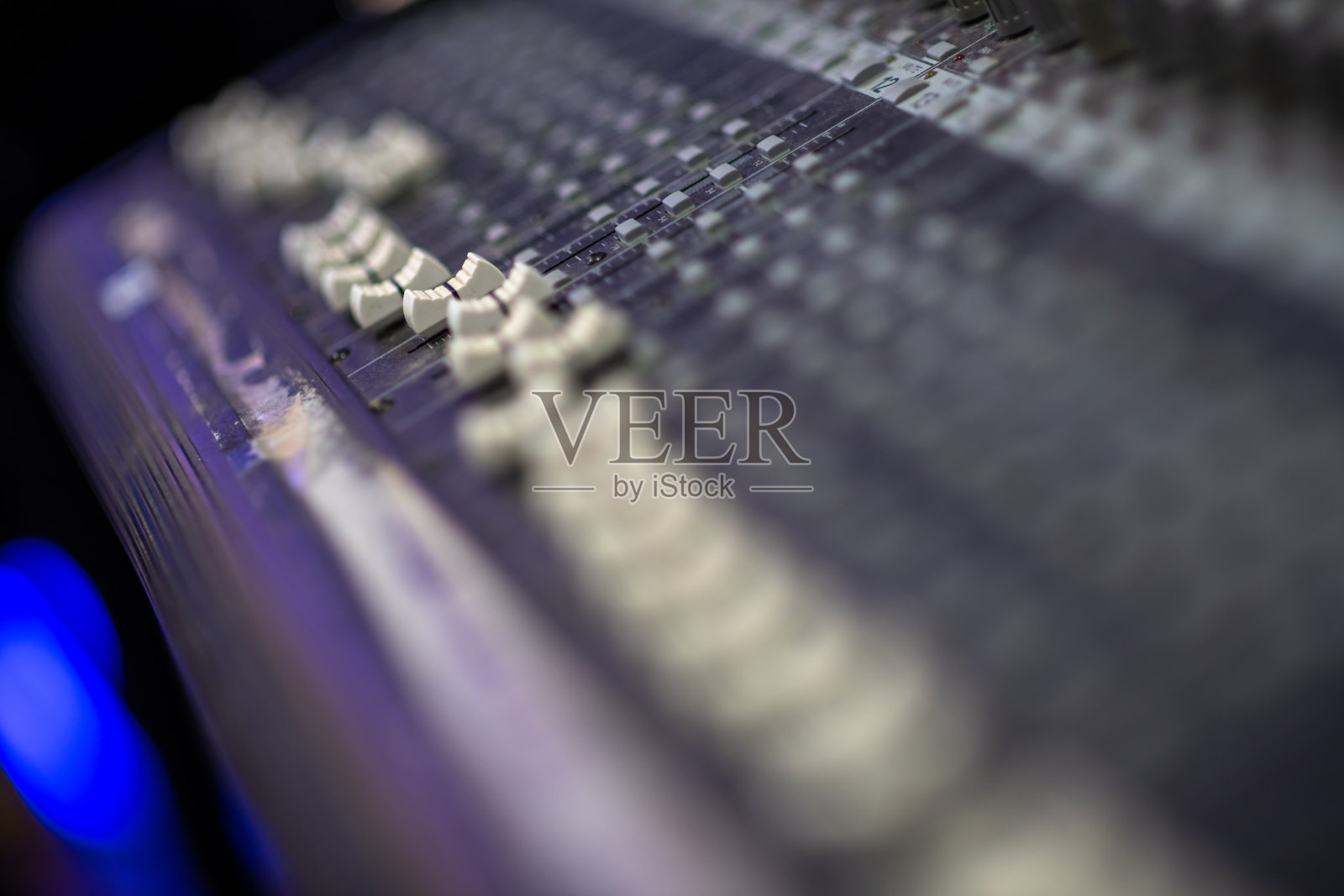 音乐工作室的录音工具照片摄影图片