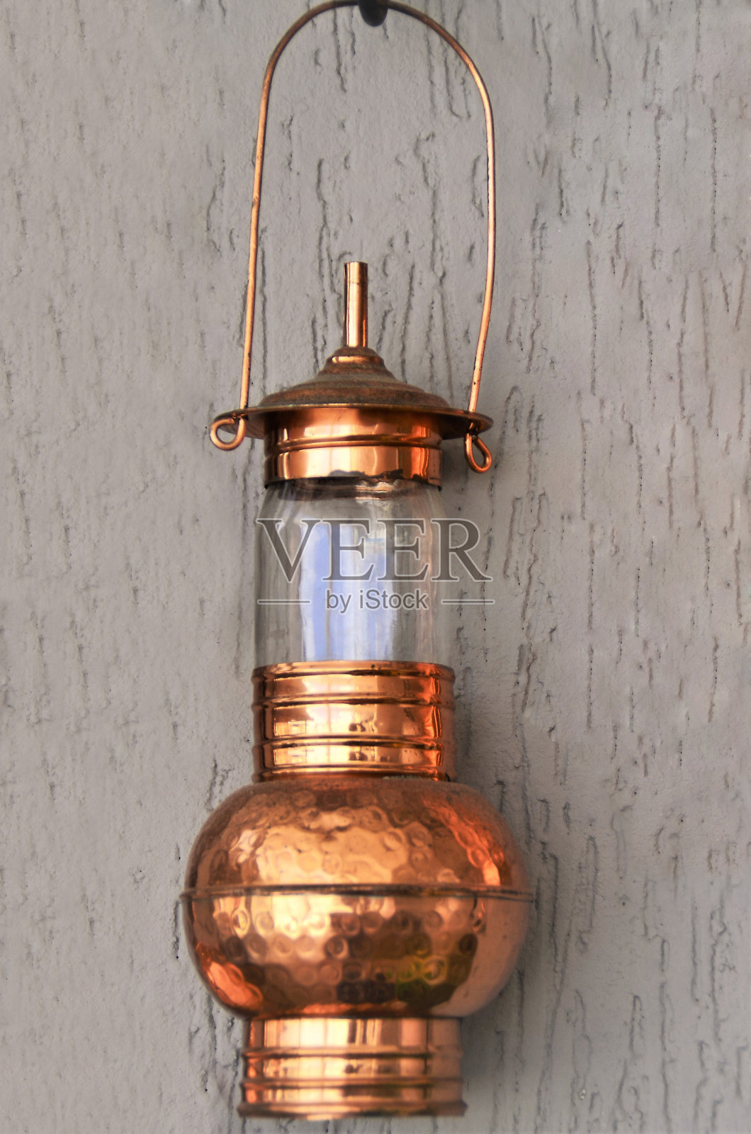 厨房里有一盏黄铜灯照片摄影图片