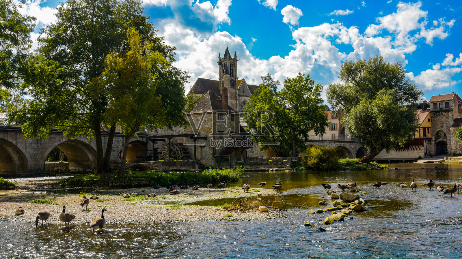 中世纪城市滨海莫雷的景观照片摄影图片