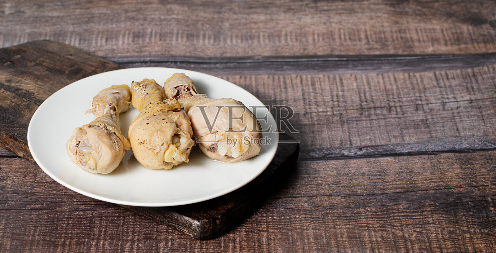 蒸或煮鸡腿照片摄影图片