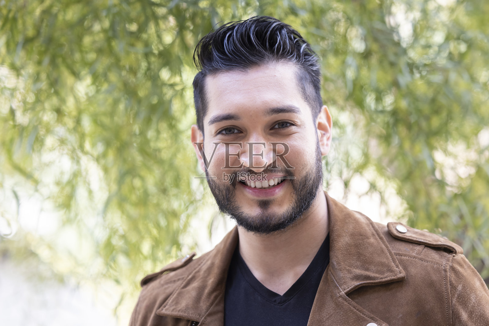 西班牙裔男性的肖像照片摄影图片