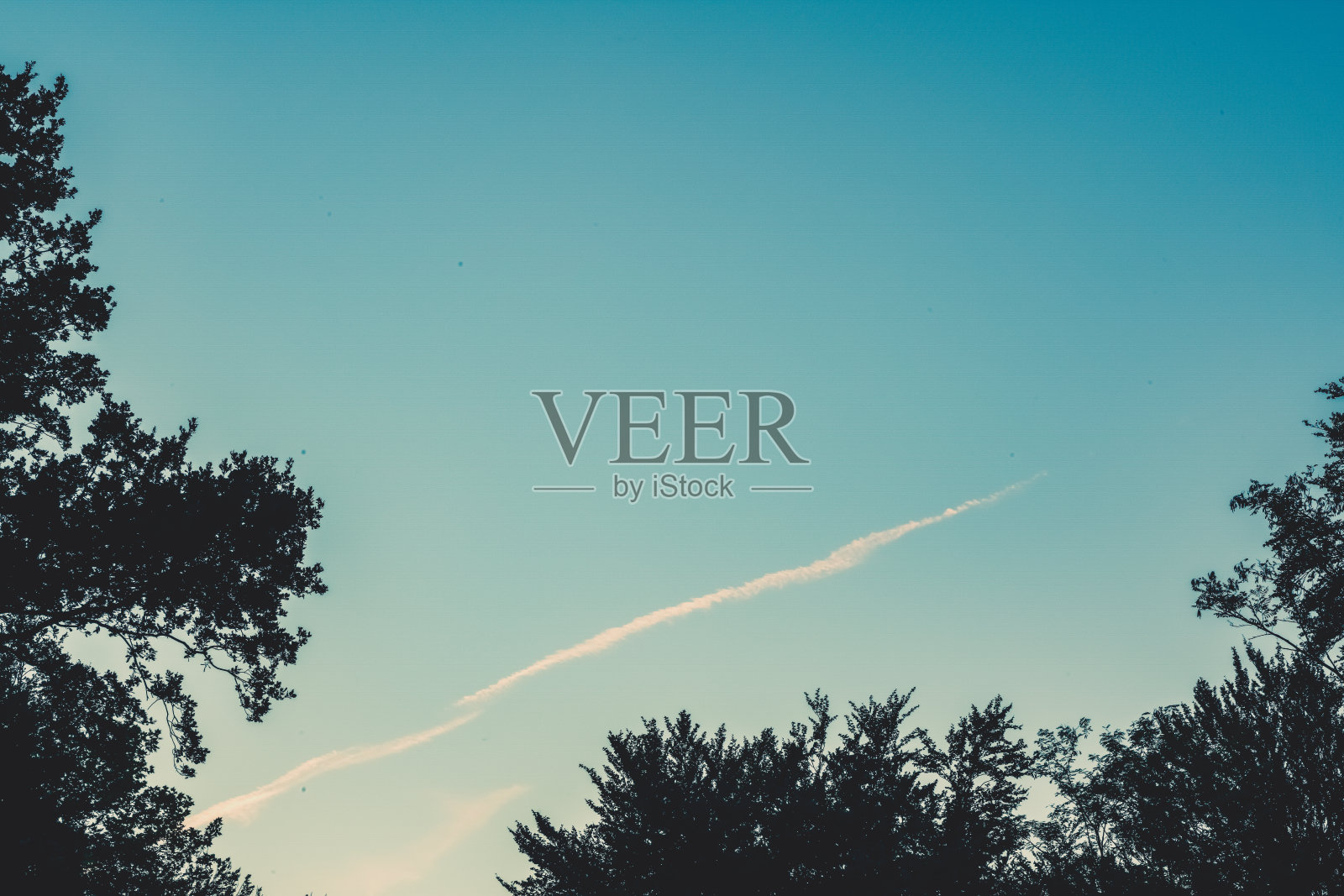 傍晚时分美丽的天空。照片摄影图片