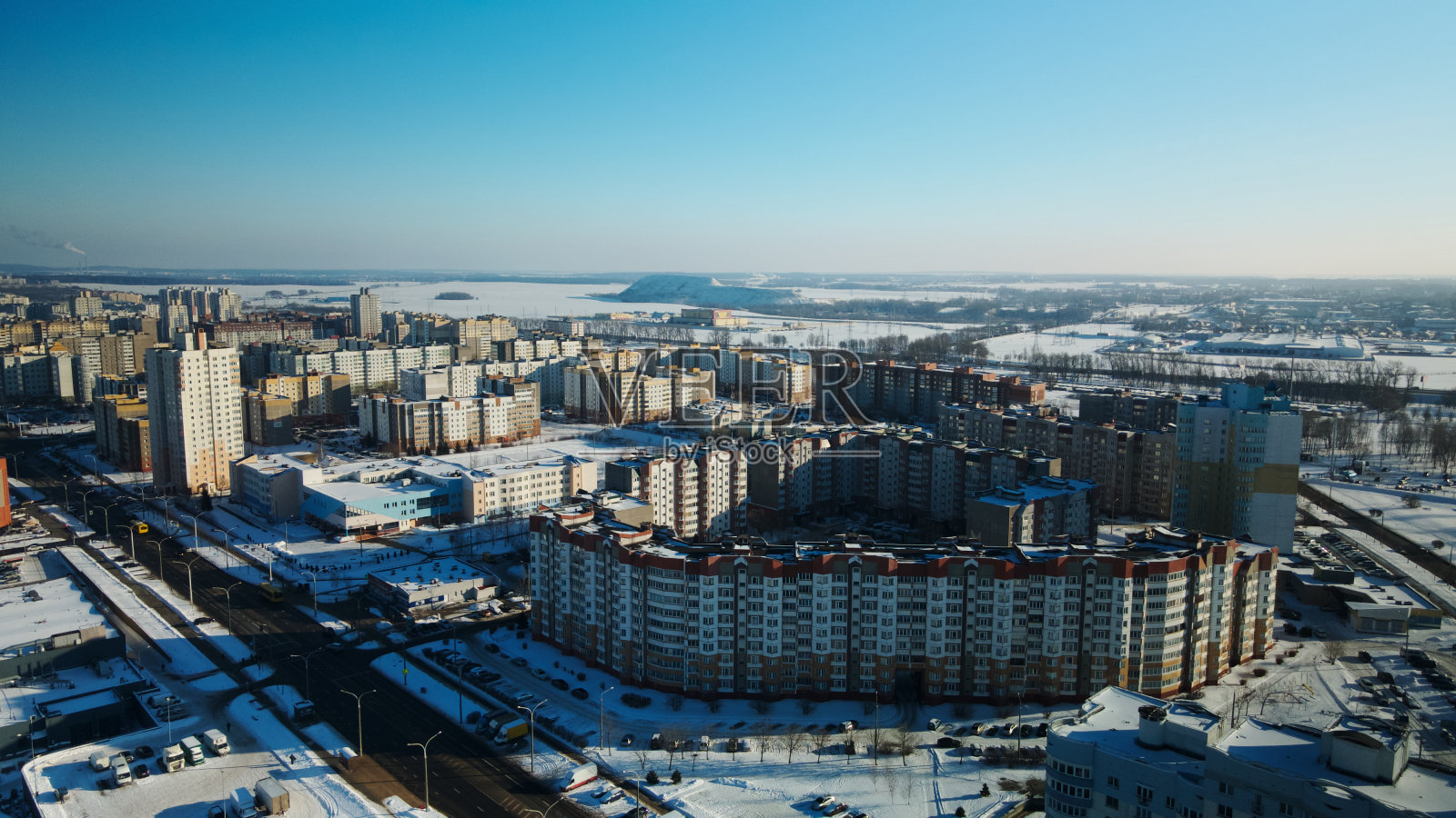 街区。现代的多层建筑。冬天的城市。航空摄影。照片摄影图片