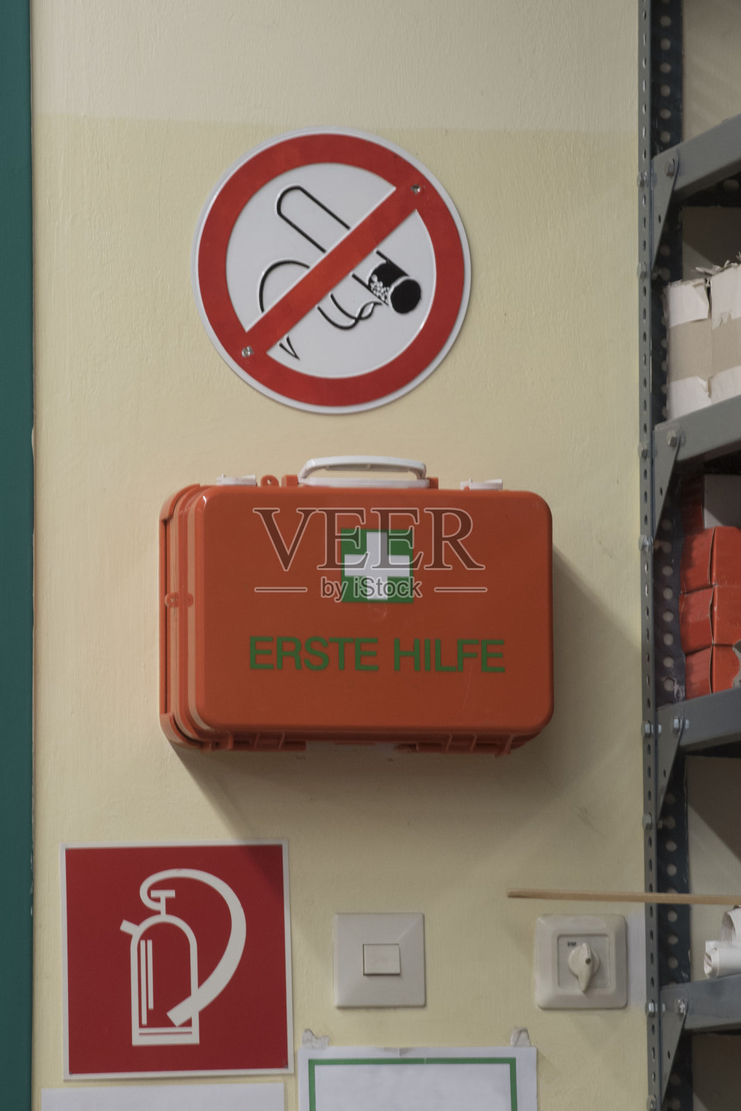 急救箱用于初步治疗受伤照片摄影图片