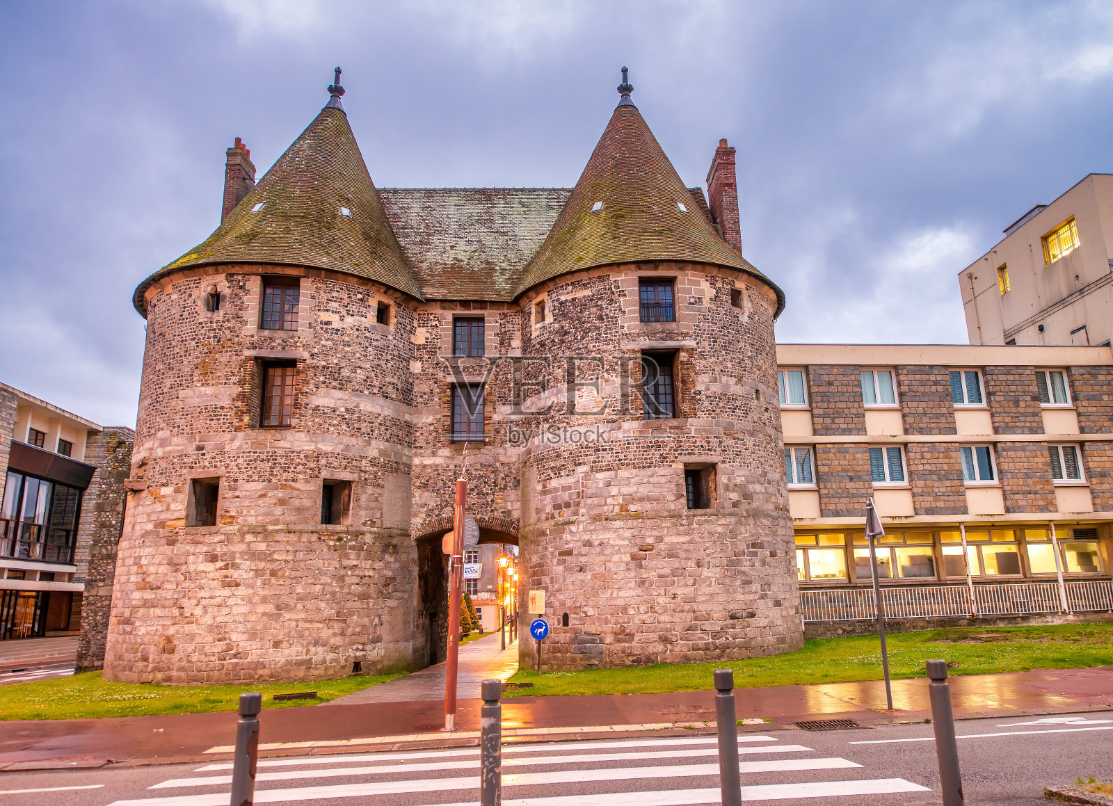 诺曼底迪耶普古城墙入口。照片摄影图片