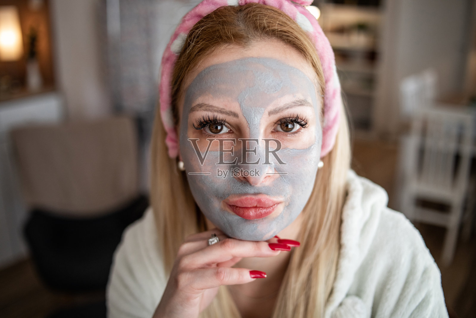 美丽来自于对皮肤的良好态度照片摄影图片