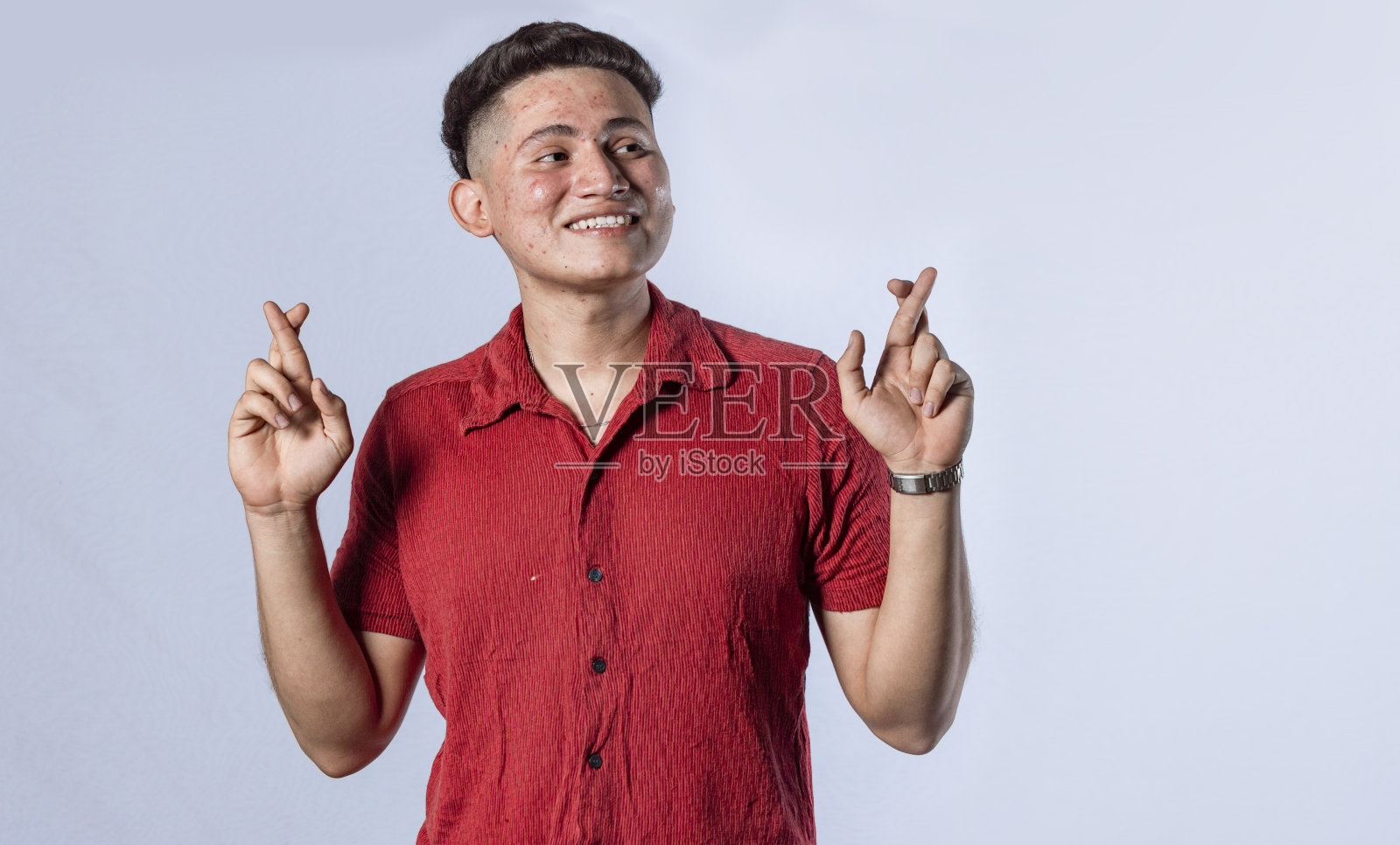 快乐的人在许愿，拉丁人在祈祷照片摄影图片