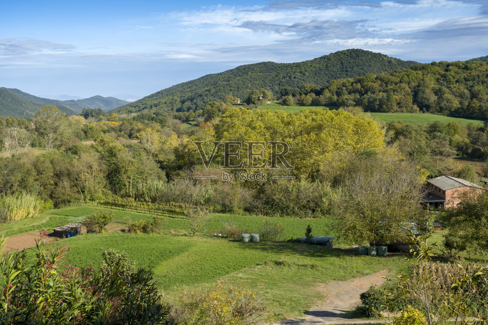 西班牙加泰罗尼亚赫罗纳的圣保村照片摄影图片