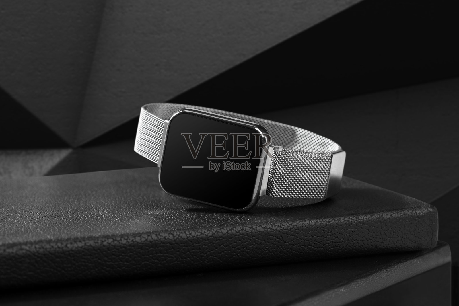 智能腕表黑色背景照片摄影图片