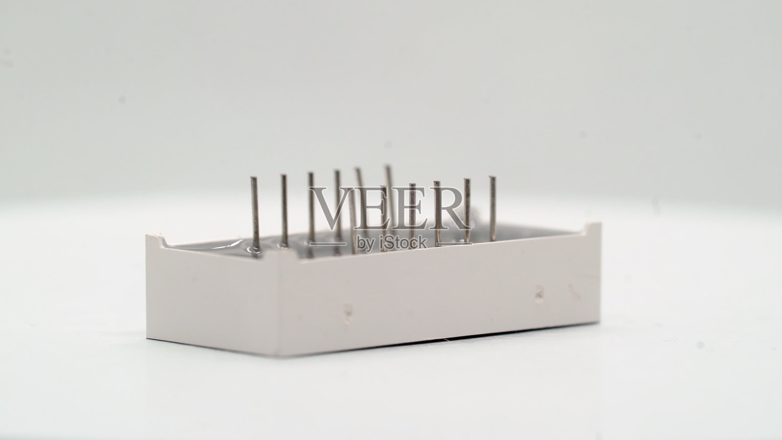 数字屏幕显示电子元件。小型单板计算机设备照片摄影图片