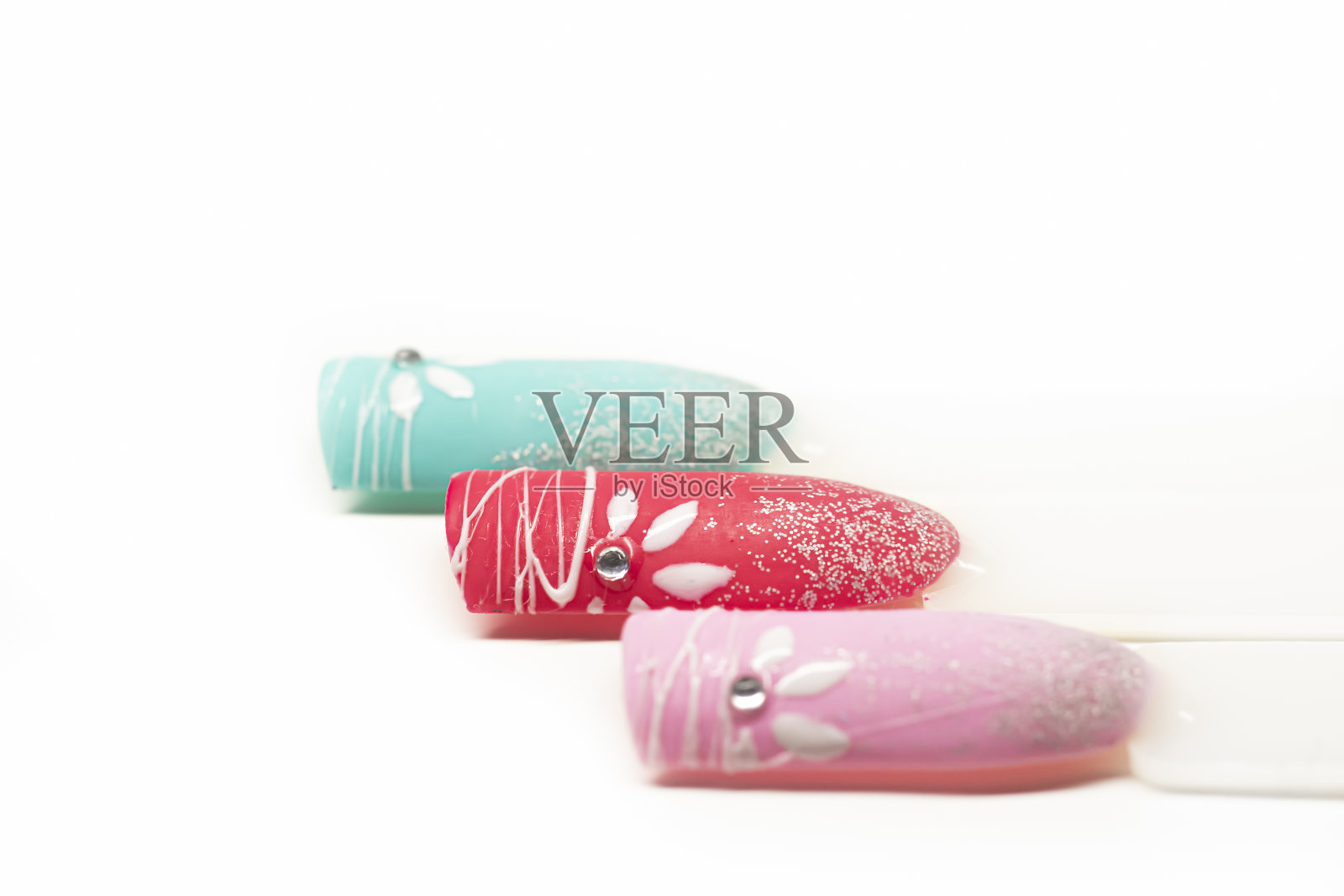 彩色指甲上的花卉图案照片摄影图片