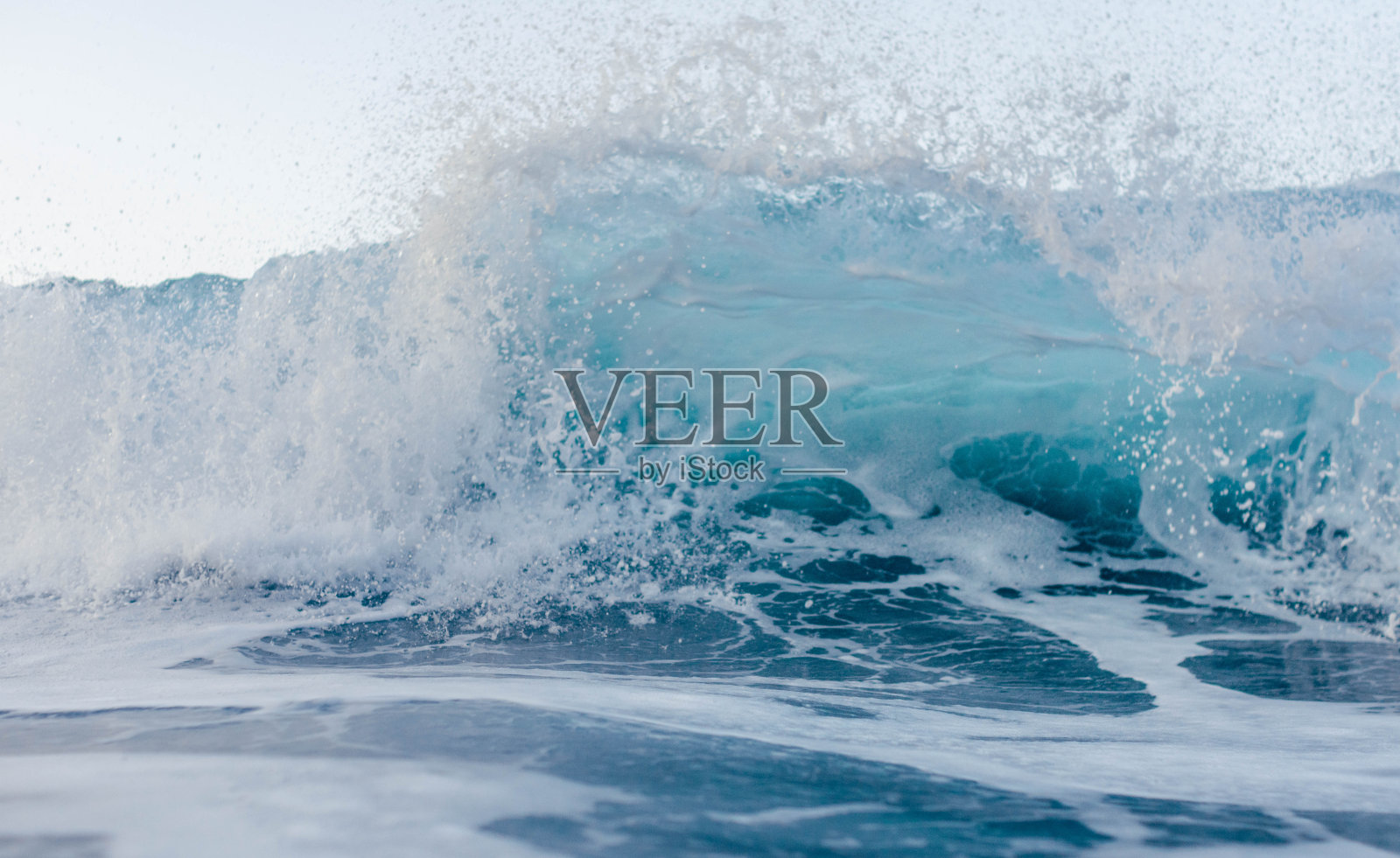 小波在镜头前破碎照片摄影图片