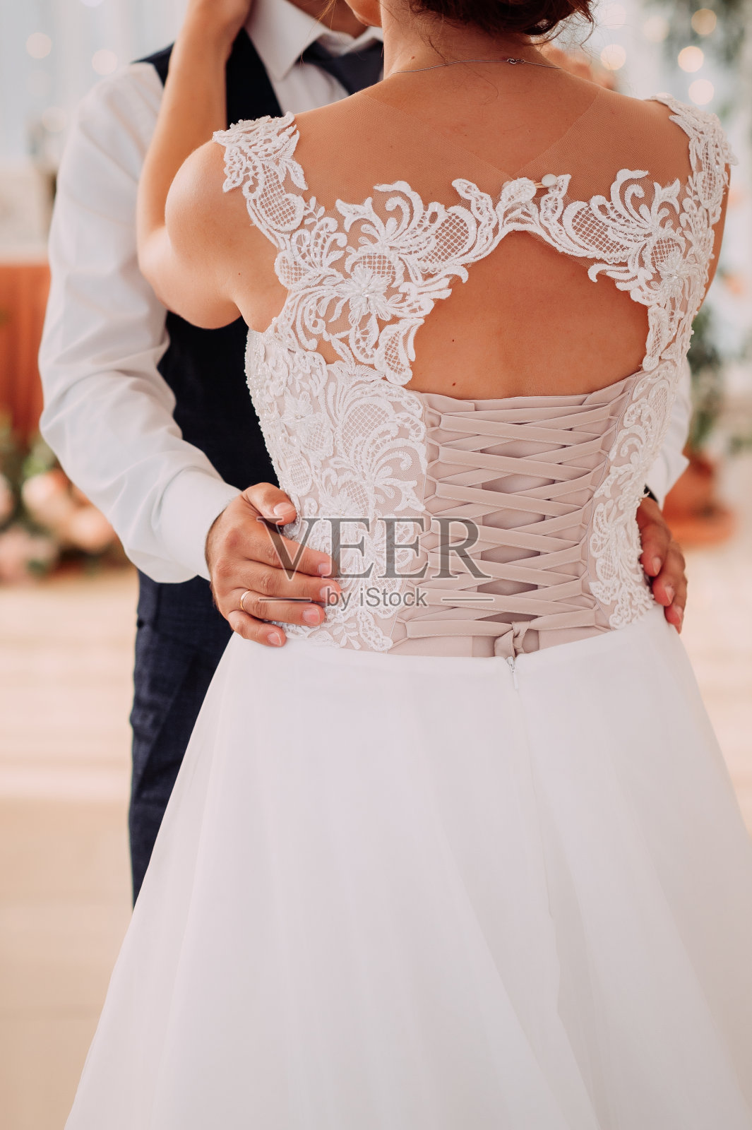 这对新婚夫妇的柔情照片3809。照片摄影图片