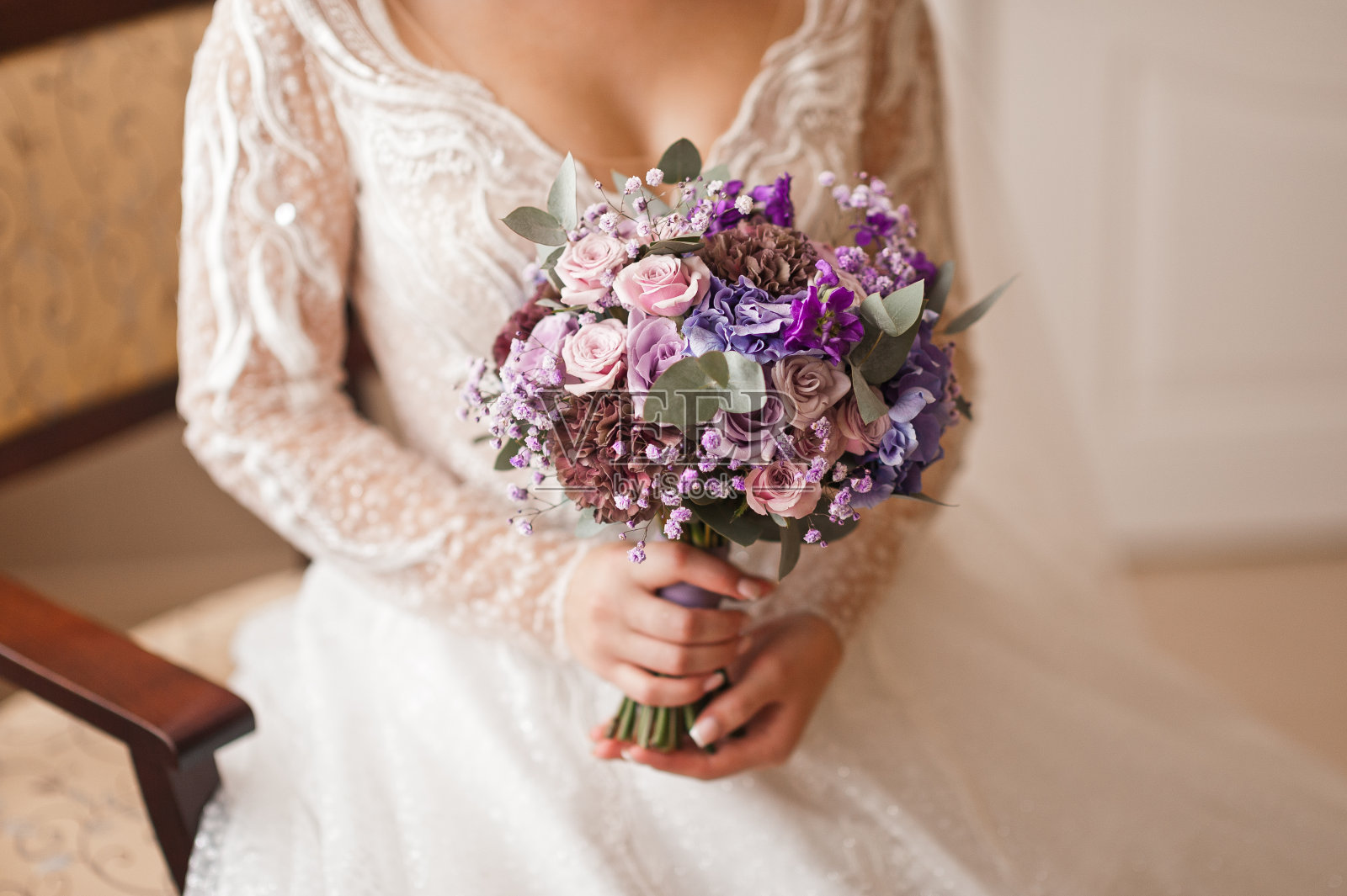 新娘手中的粉色花束4041。照片摄影图片