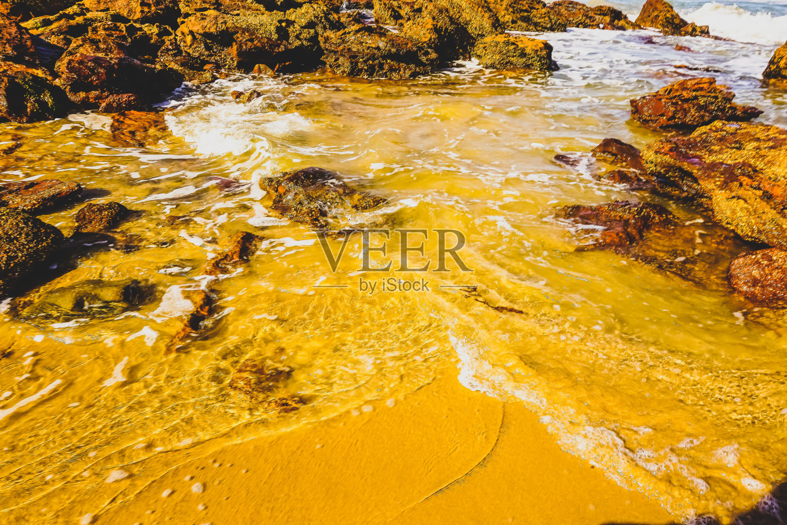 澳大利亚海滩上的悬崖。照片摄影图片