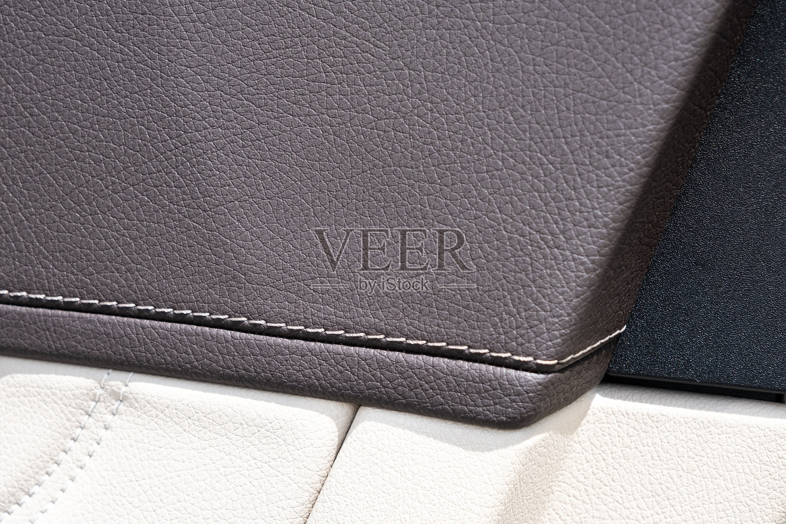 米色皮革内饰的豪华现代汽车。现代汽车内饰细节照片摄影图片