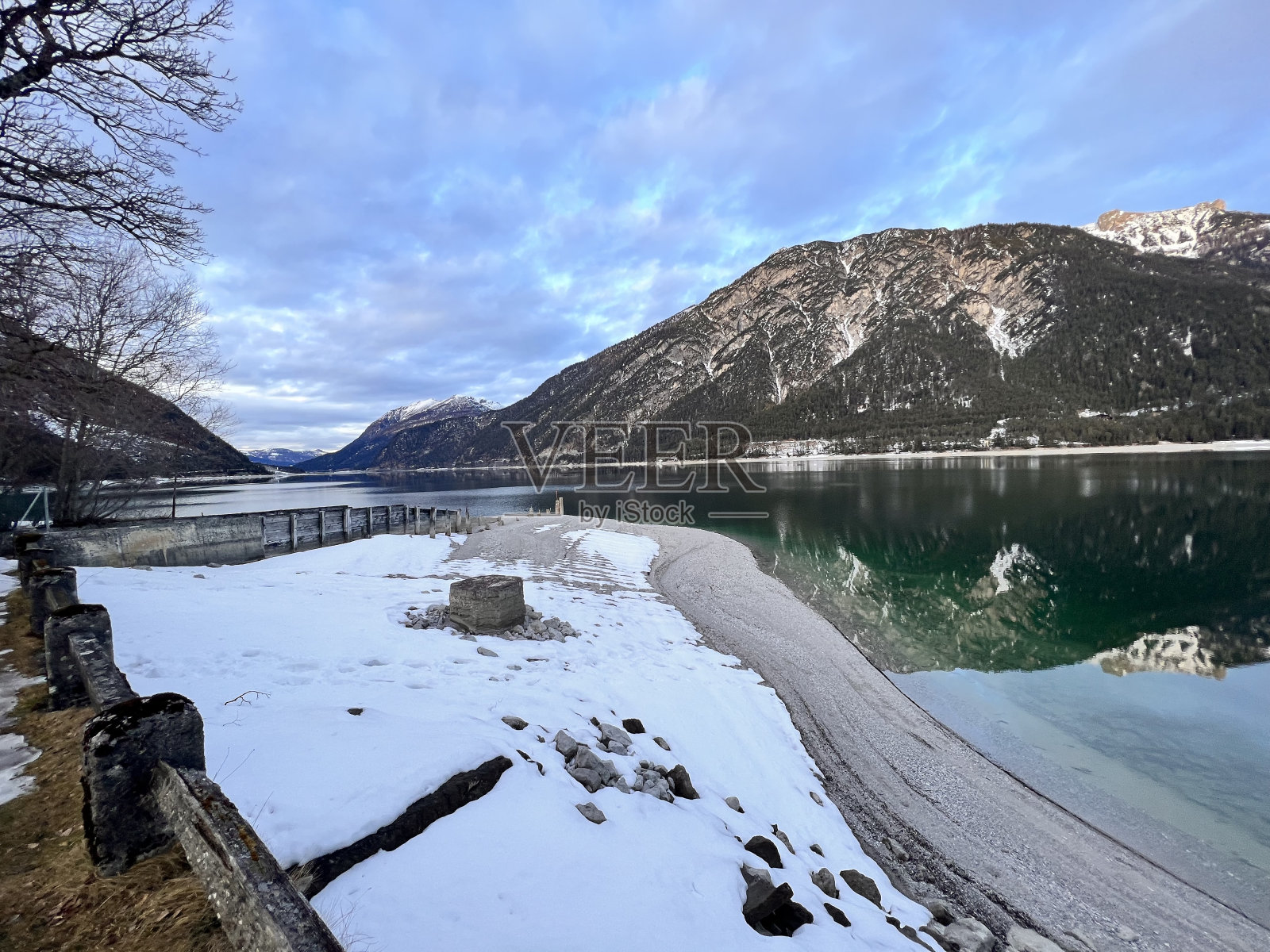 Achensee Pertisau位于埃本市的Schwaz Tyrol区，位于奥地利Karwendel方向的Gaisalm Achenkirch照片摄影图片
