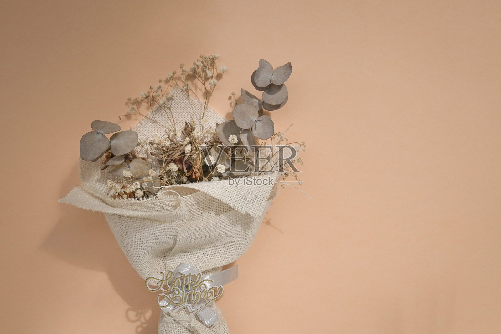 干花束作为生日礼物照片摄影图片