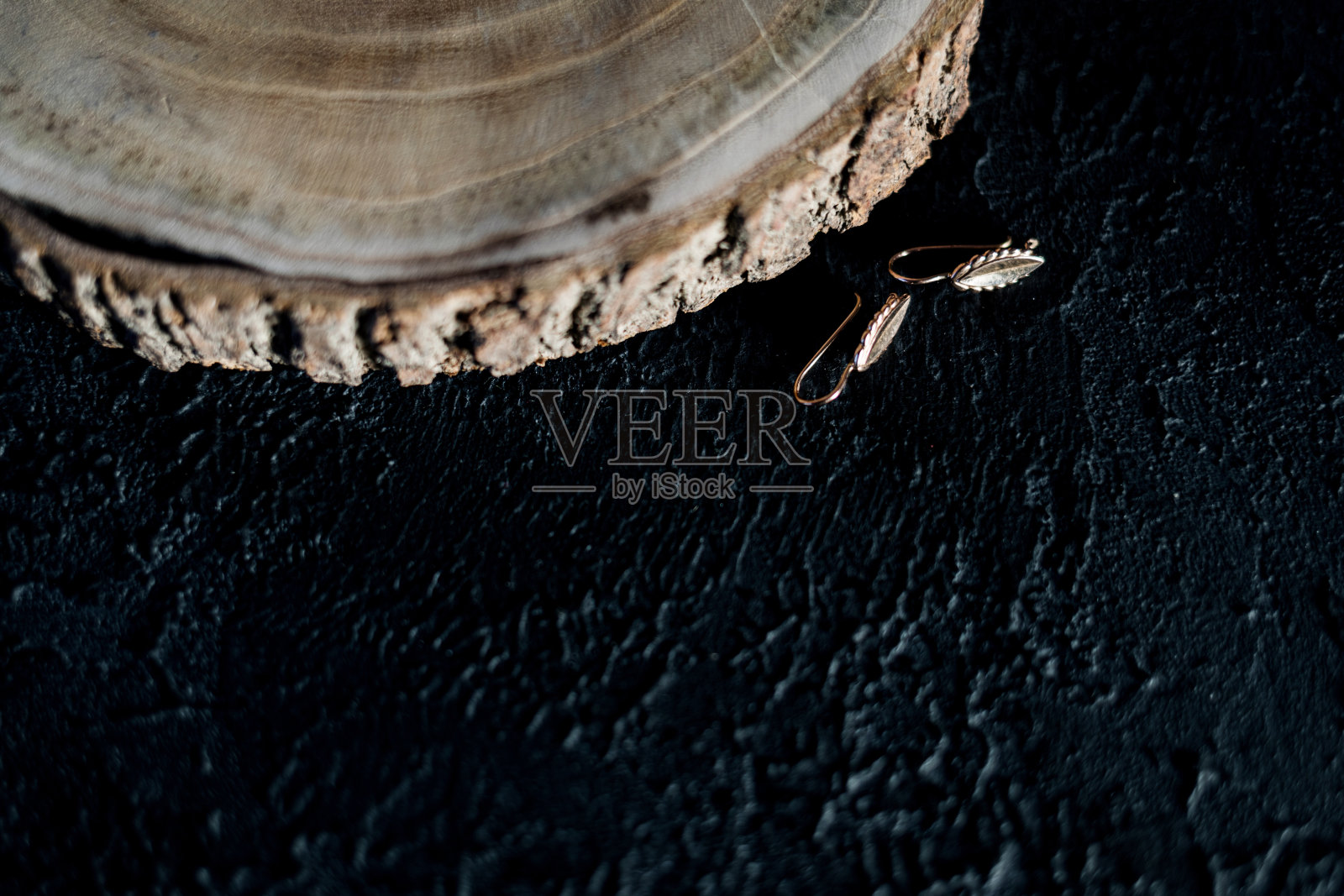 古董金耳环照片摄影图片