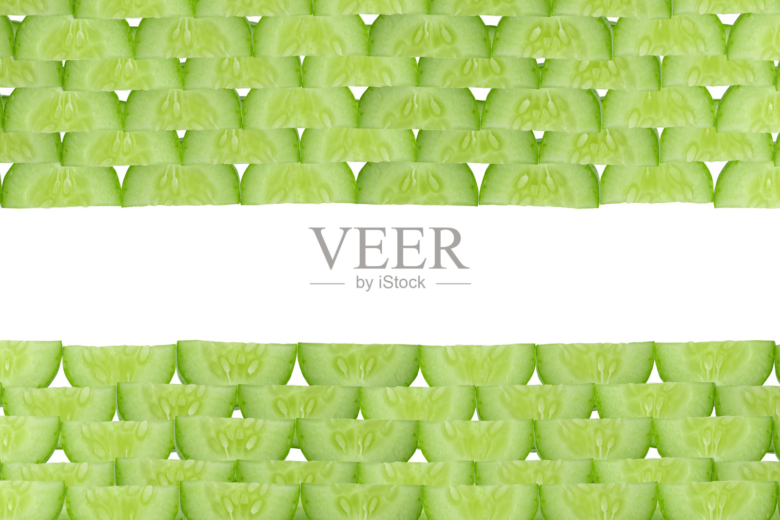 黄瓜片孤立在白色背景上。照片摄影图片