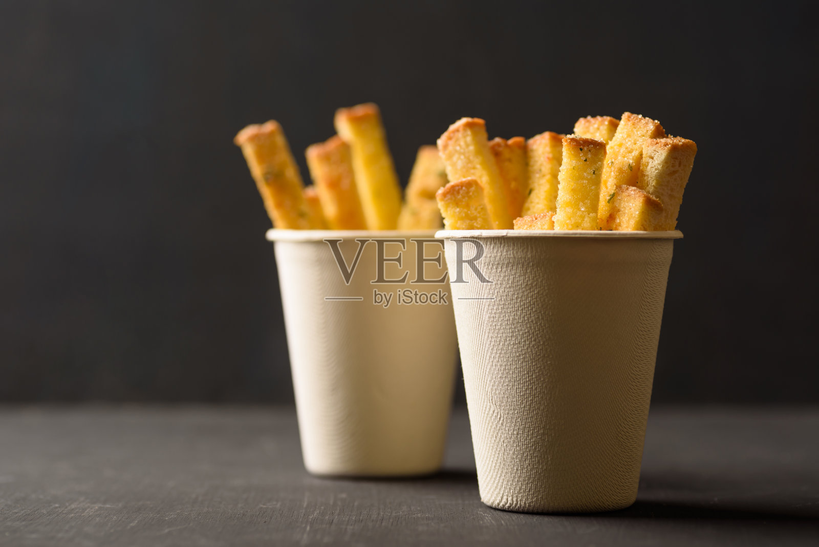 蒜蓉烤面包条照片摄影图片