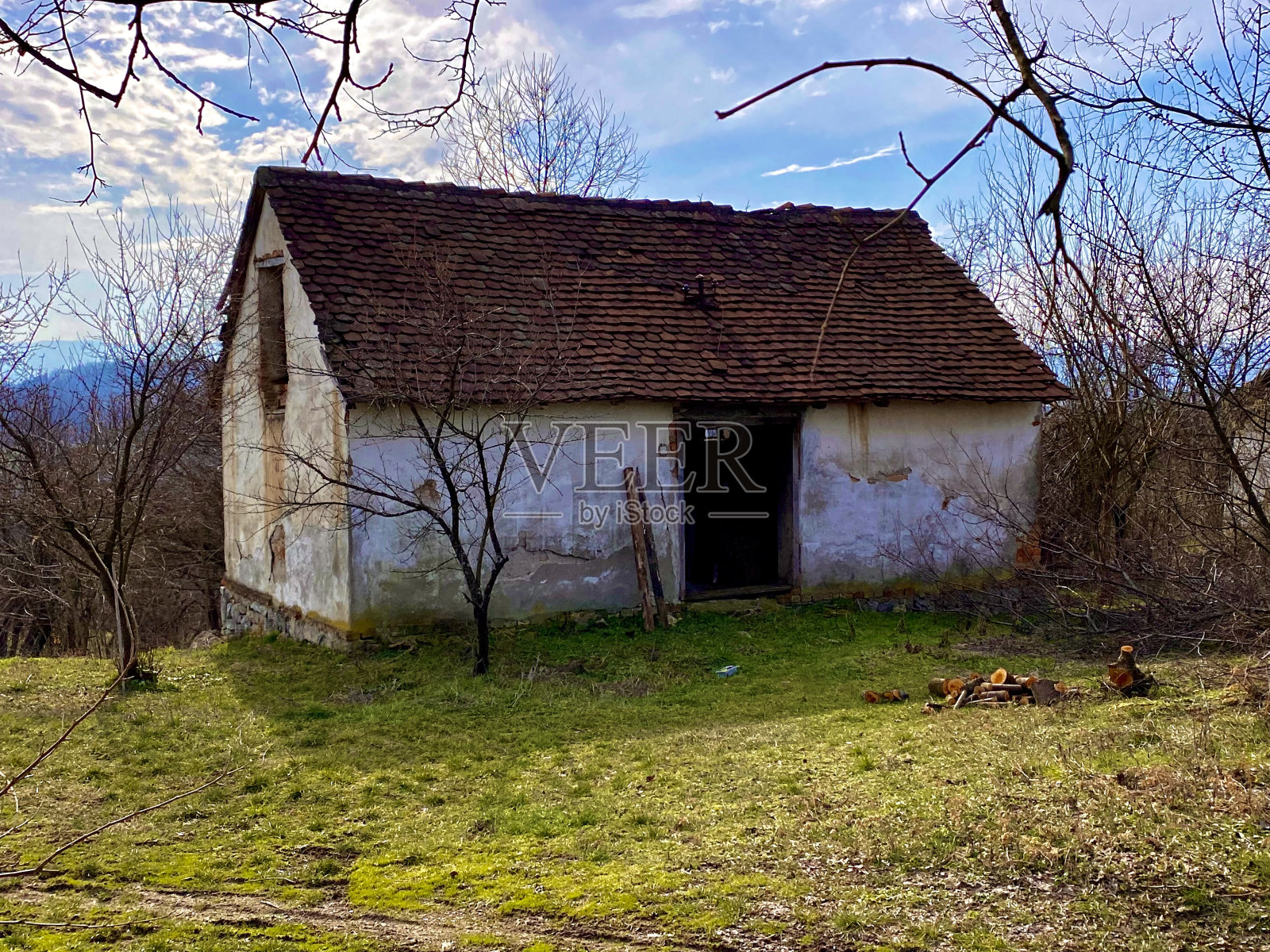 废弃的房子照片摄影图片