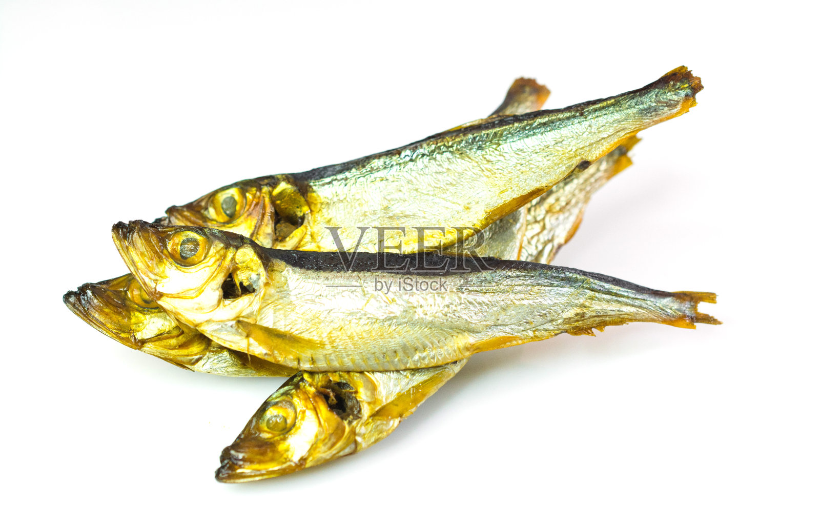 熏鱼啤酒隔离在白色照片摄影图片