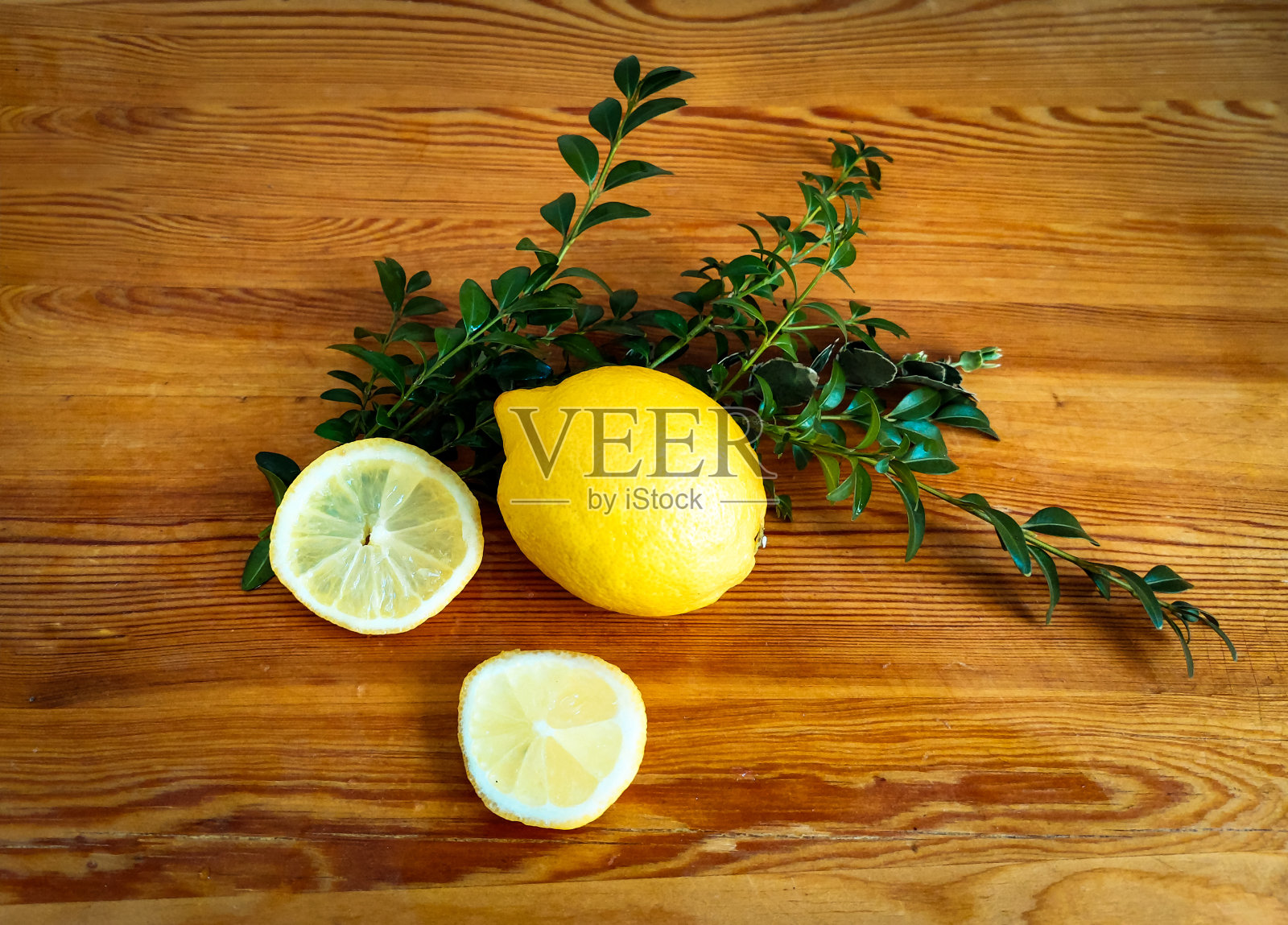 柑橘柠檬木制背景照片摄影图片