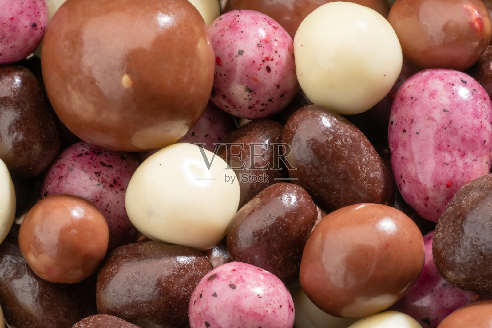 详细和大特写镜头的巧克力覆盖的水果。照片摄影图片