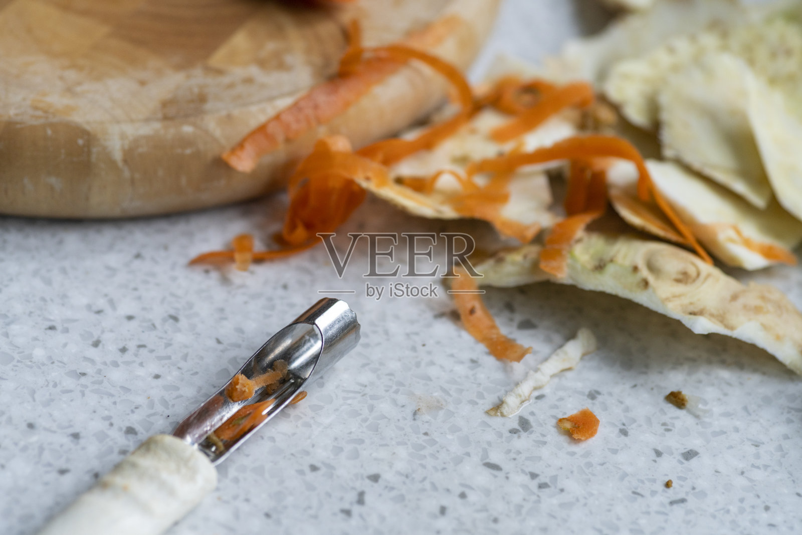 准备烹饪的胡萝卜和防风草照片摄影图片